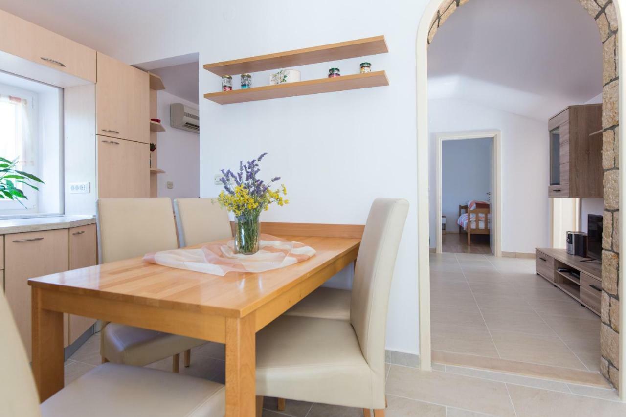 Apartman Ivona Malinska Exterior photo